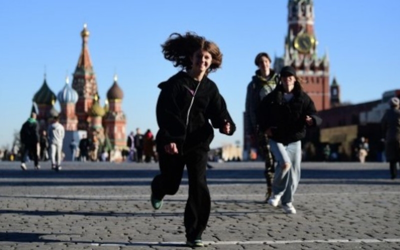 Schoolchildren from Kyrgyzstan, Kazakhstan and Russia Travel in the Footsteps of Historical Memory